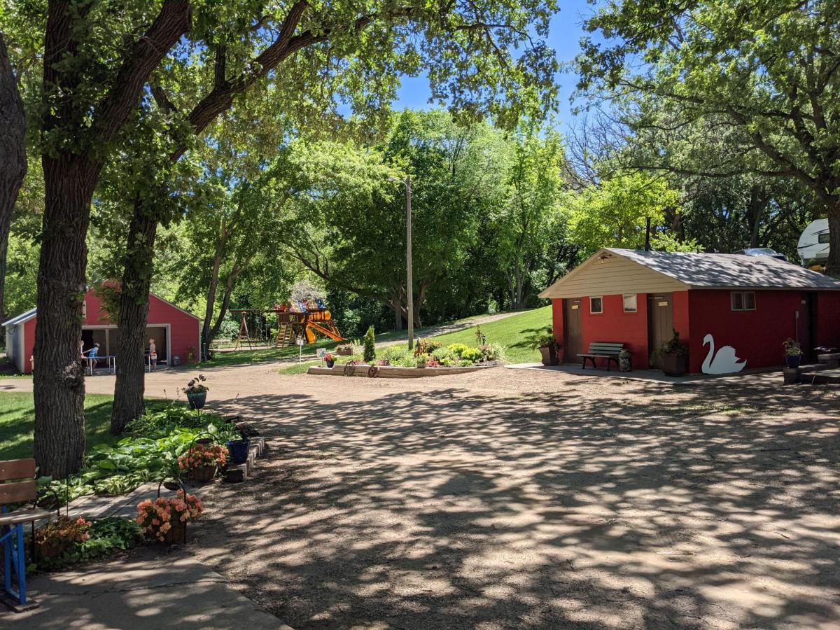 Swan Lake Resort & Campground Fergus Falls Bagian luar foto