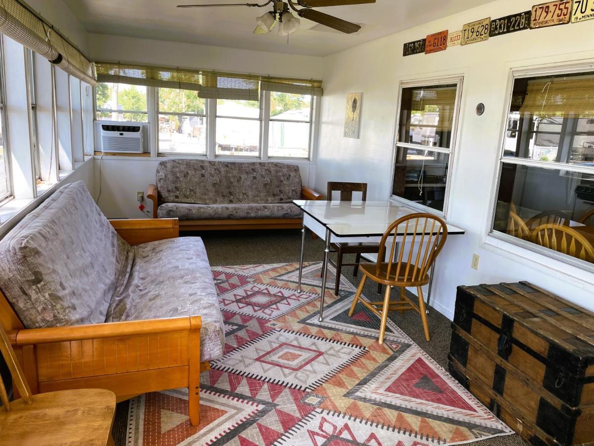 Swan Lake Resort & Campground Fergus Falls Bagian luar foto