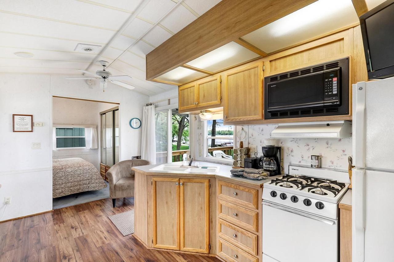 Swan Lake Resort & Campground Fergus Falls Bagian luar foto